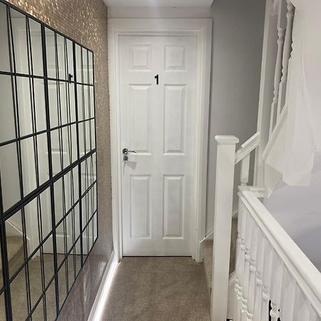 Air Conditioned Modern Double Bed Room With Private Attached Bathroom - Free Parking - Near London Heathrow Airport & Southall Broadway Ngoại thất bức ảnh