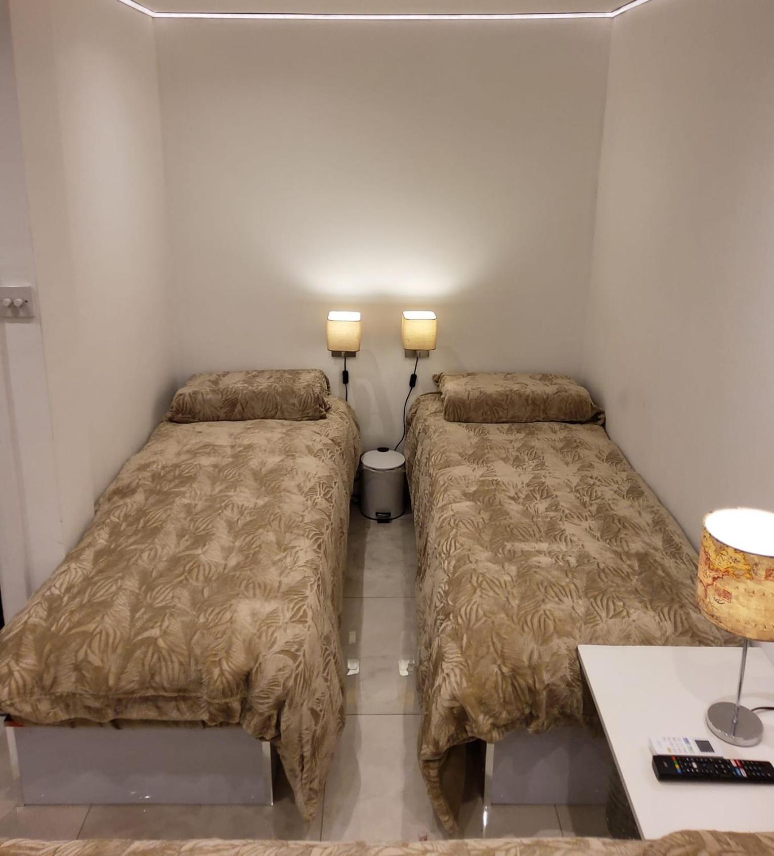 Air Conditioned Modern Double Bed Room With Private Attached Bathroom - Free Parking - Near London Heathrow Airport & Southall Broadway Ngoại thất bức ảnh