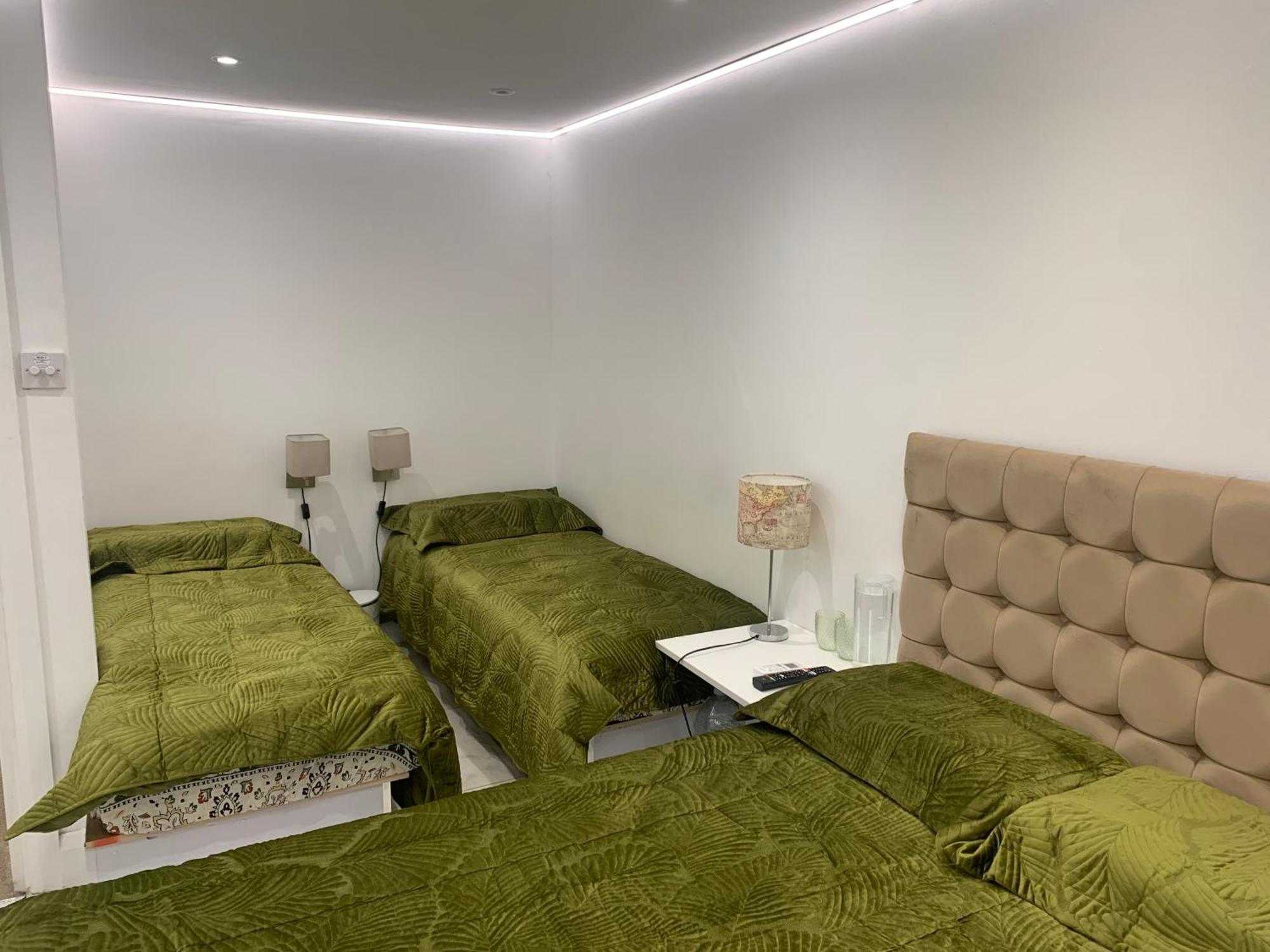 Air Conditioned Modern Double Bed Room With Private Attached Bathroom - Free Parking - Near London Heathrow Airport & Southall Broadway Ngoại thất bức ảnh